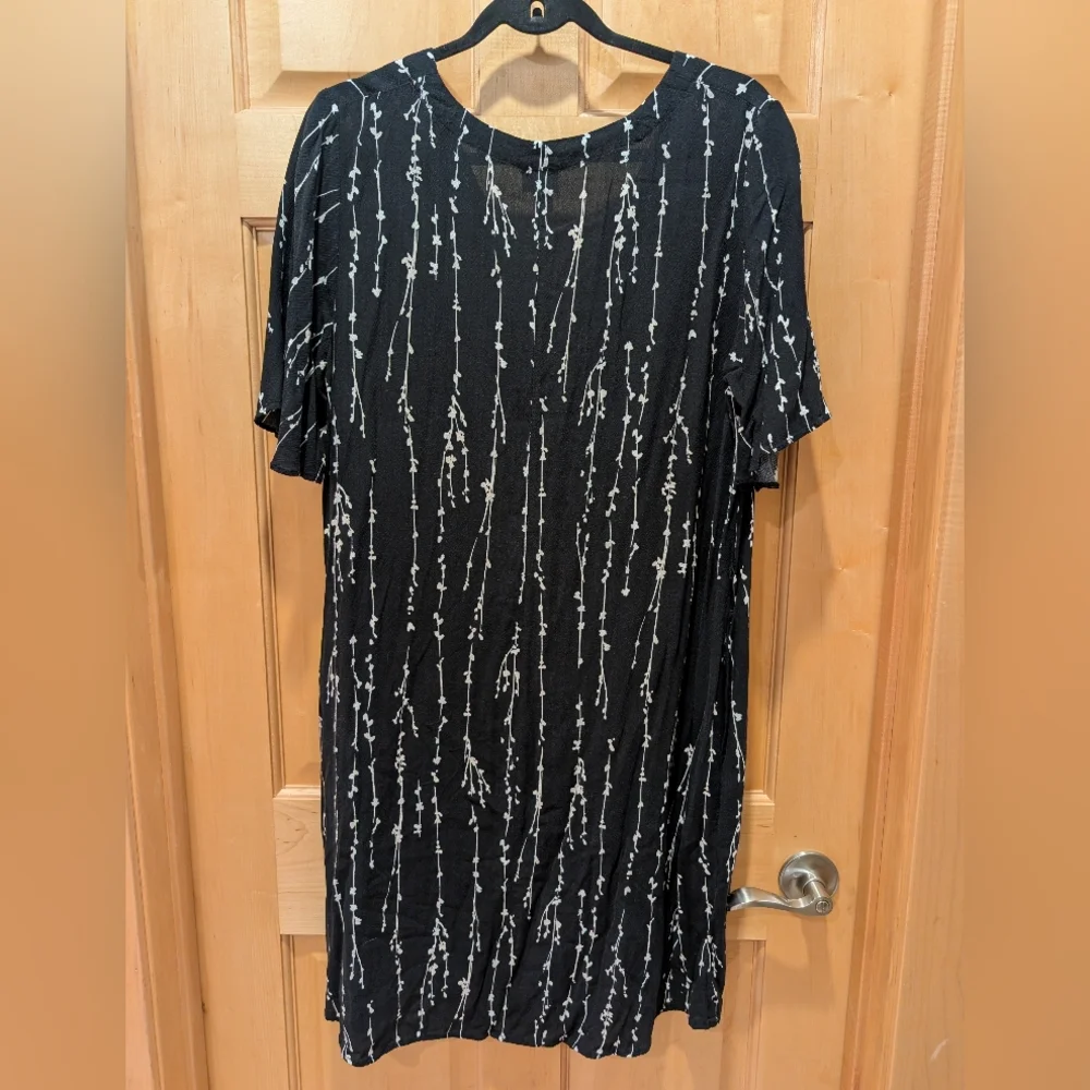 a new day Black Knee Length Dress with White Detail And Flutter Sleeve - Picture 5 of 7